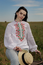 Блуза женская сувенирная с вышивкой "Красно-зеленые цветы"